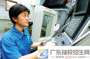 <em>技校女生</em> 报读男生 专业成宝贝 - <em>技校</em>快讯 